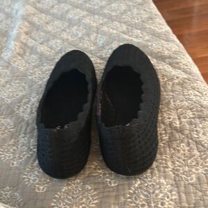 Sketchers Size 8.5 flats, black